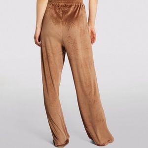 Skims NWT velour Pants
